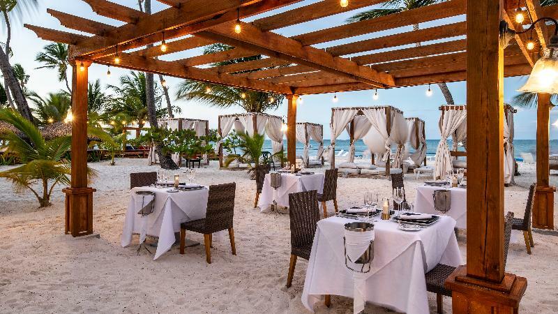 Be Live Collection Punta Cana Adults Only 外观 照片 Beachfront dining at Sandals Halcyon Beach